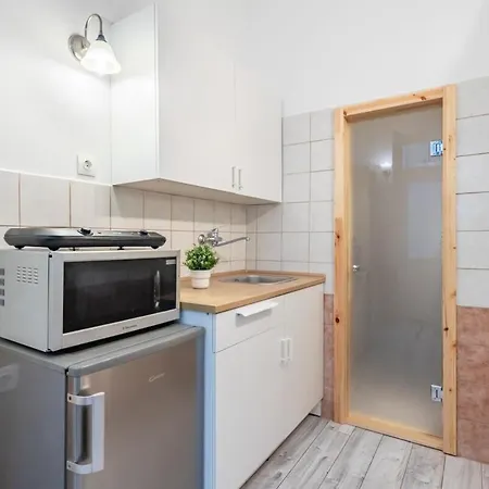 Very - Quiet * Budapest