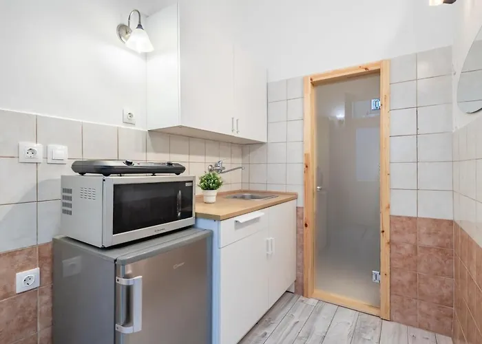 Very - Quiet * Budapest